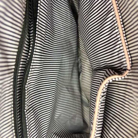 Pink Purse with tassles - Picture 4 of 11